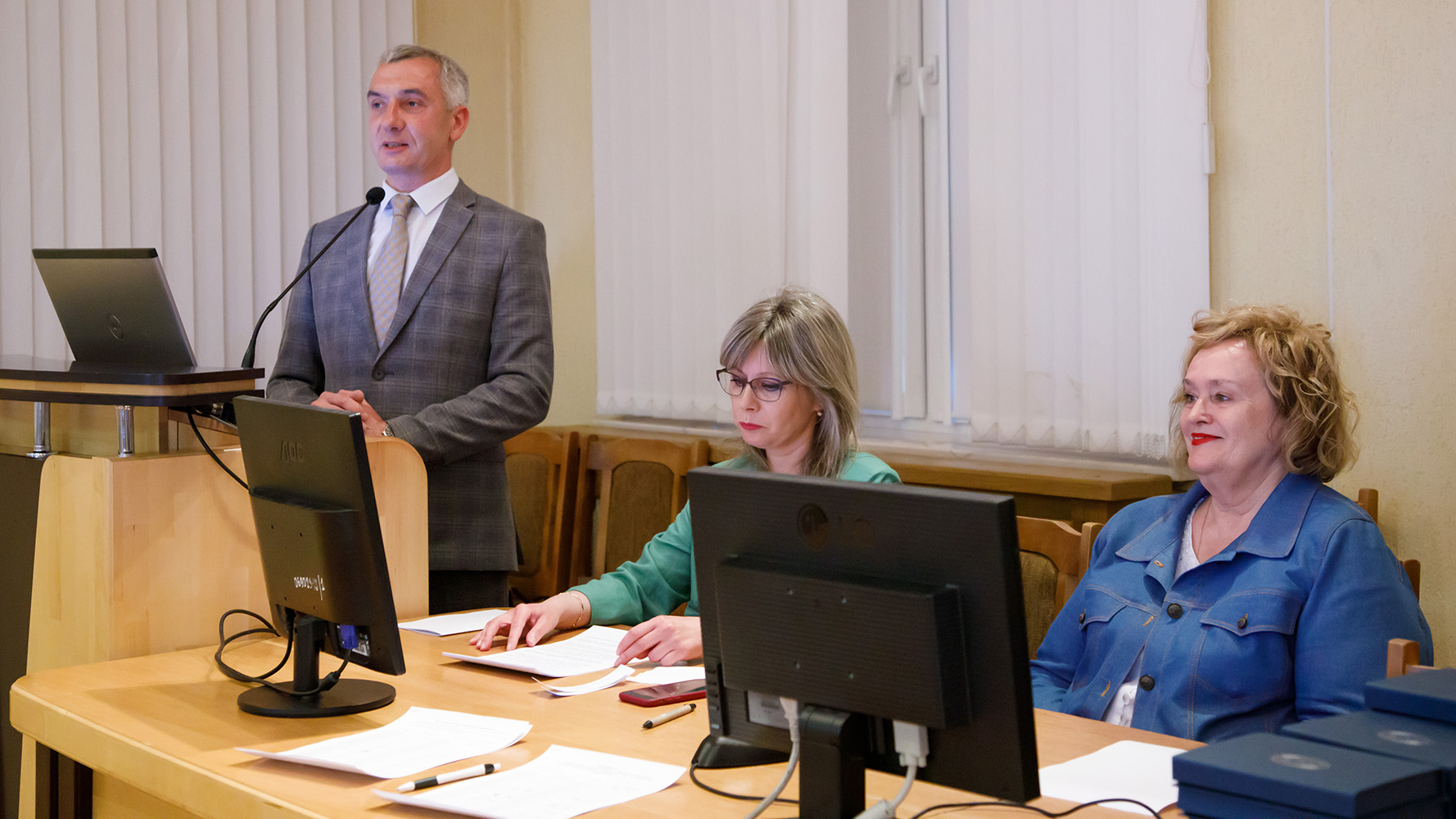 nagrazhdeniye sotrudnikov 01