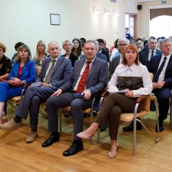 discussion platform 04