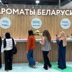 inostrannie studenti na vistavke 03