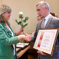 nagrazhdeniye sotrudnikov 03