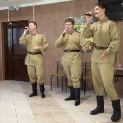 prazdnichnyy obed dlya veteranov 04