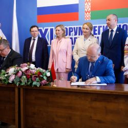 signing agreements 02