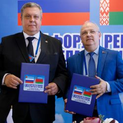 signing agreements 04