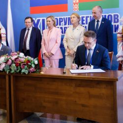 signing agreements 09