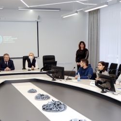 studenti vsmu krugl stol 04