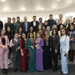 studenti vsmu krugl stol 08