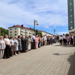 torzhestvenno zavershili uchebnyy god 07