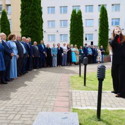 torzhestvenno zavershili uchebnyy god 09
