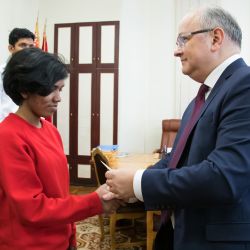 torzhestvennoye vrucheniye studencheskikh biletov 05