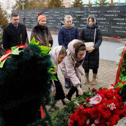 vozlozheniye tsvetov 04