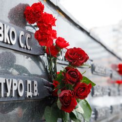 vozlozheniye tsvetov 05