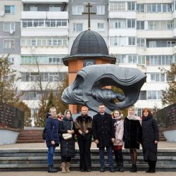 vozlozheniye tsvetov 06