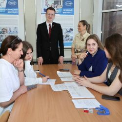 vstretili pervykh abituriyentov 20